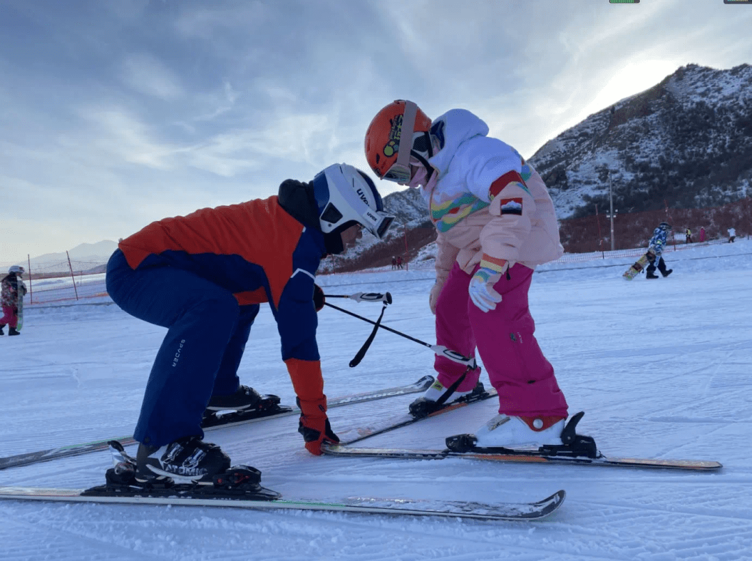 上党区振兴小镇青少年滑雪学院即将开营2024开启一场精彩的少年冰雪进阶营(图3)
