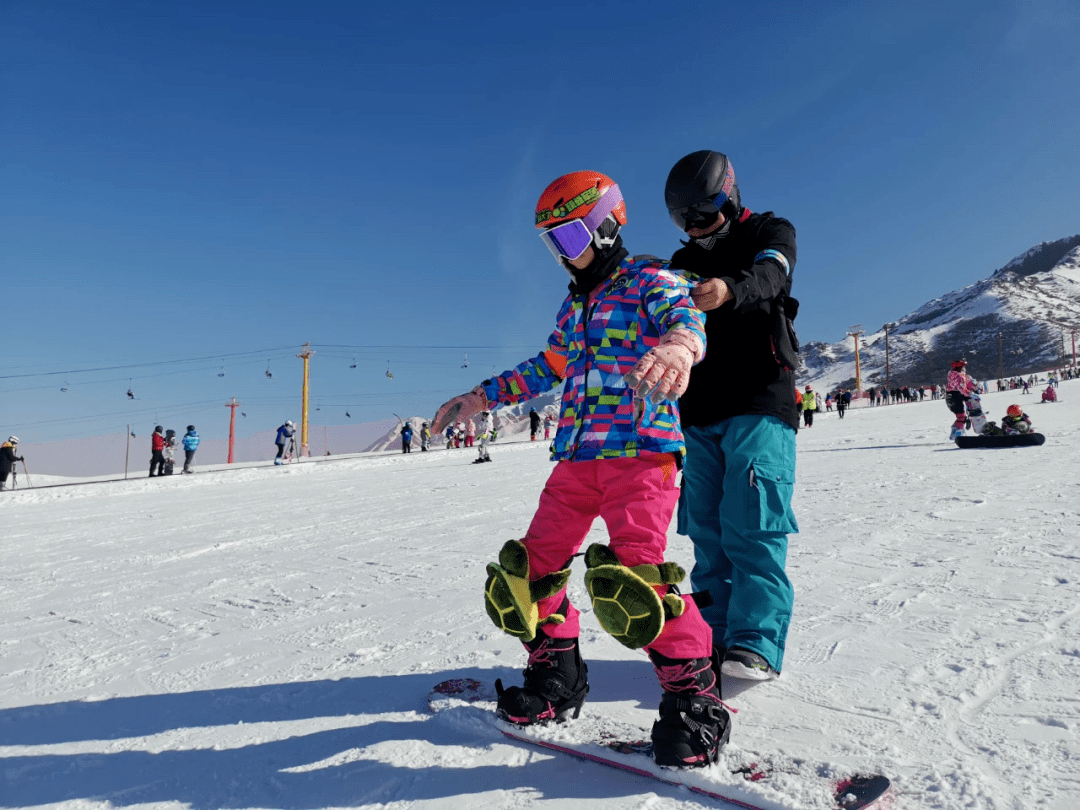 上党区振兴小镇青少年滑雪学院即将开营2024开启一场精彩的少年冰雪进阶营(图7)