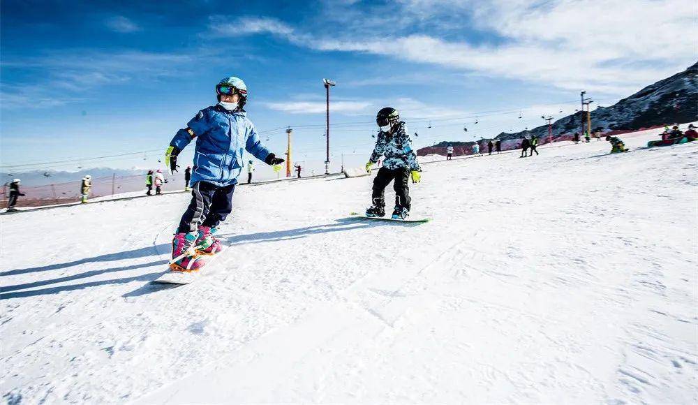 上党区振兴小镇青少年滑雪学院即将开营2024开启一场精彩的少年冰雪进阶营(图8)