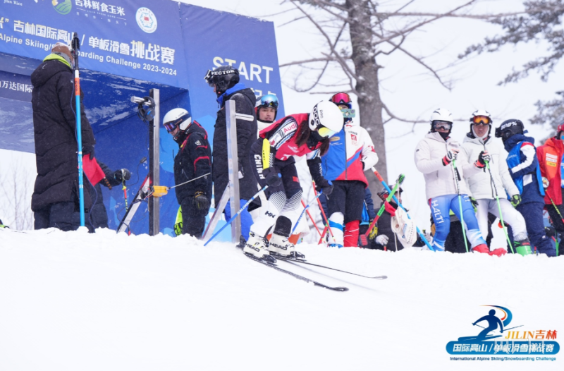 燃！吉林国际高山单板滑雪挑战赛启幕(图2)
