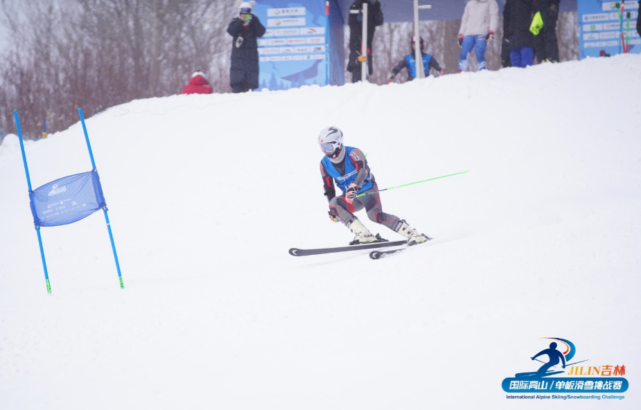 燃！吉林国际高山单板滑雪挑战赛启幕(图5)