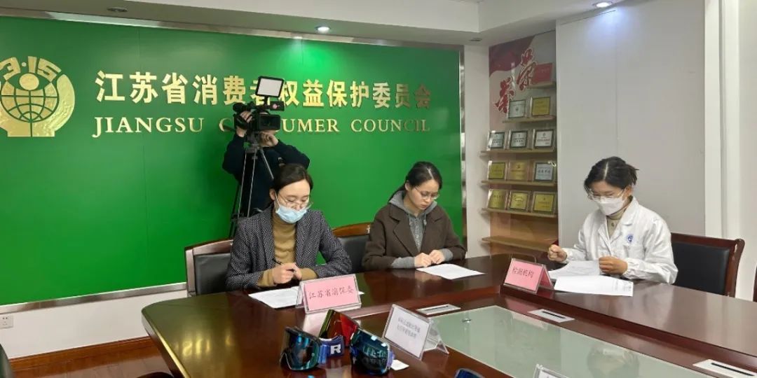 冬季滑雪必备好物「滑雪镜」怎么选?来看比较试验→(图1)