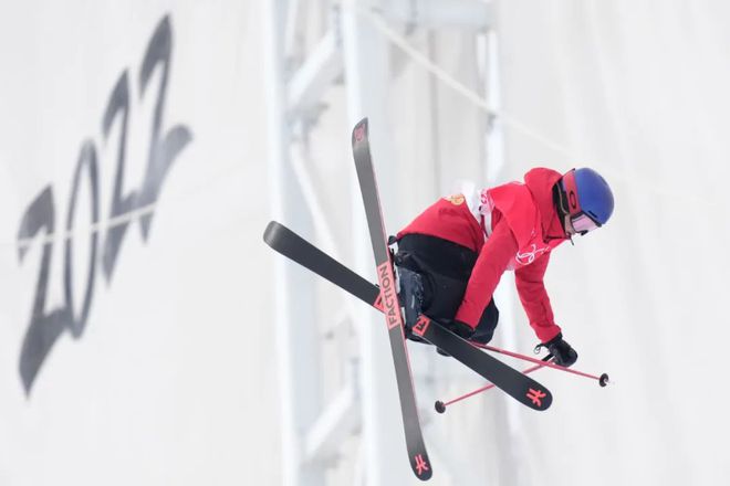 谷爱凌再夺金牌苏翊鸣今天18岁！冠军同款滑雪装备都有哪些品牌(图4)