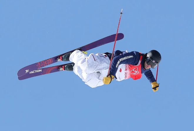 谷爱凌再夺金牌苏翊鸣今天18岁！冠军同款滑雪装备都有哪些品牌(图36)