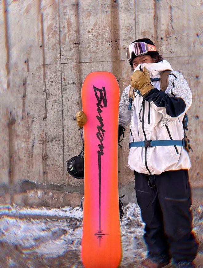 谷爱凌再夺金牌苏翊鸣今天18岁！冠军同款滑雪装备都有哪些品牌(图39)