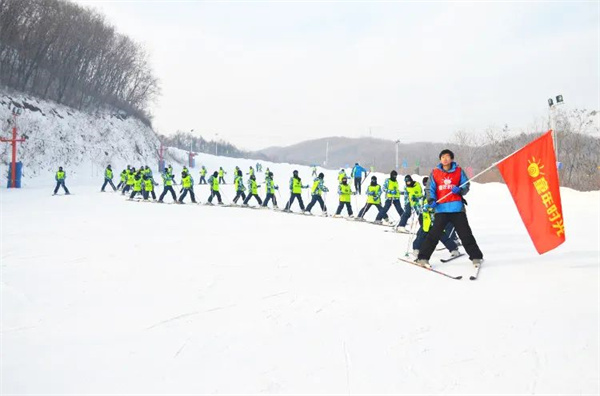 「黑龙江户外」2024哈尔滨童年时光亚布力滑雪冬令营（5天）做一名驰骋雪场的雪域精灵(图5)