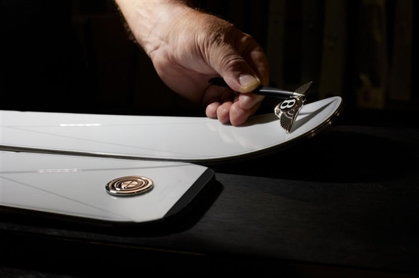 极其尊贵宾利推出联名款奢侈滑雪用具:全套28万起(图4)