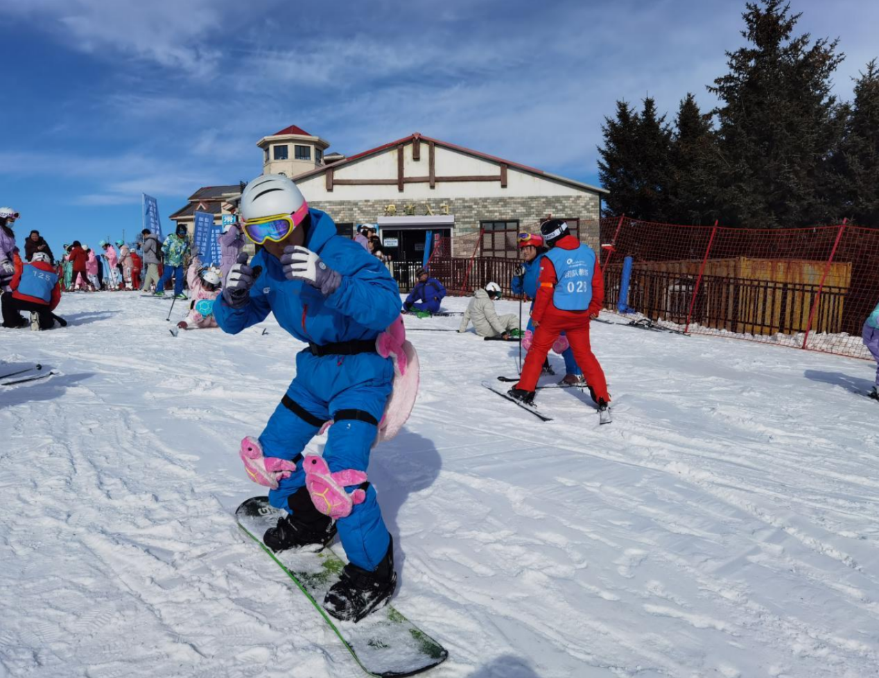 高质量发展看中国丨“冷资源”释放“热消费”冰雪经济潮涌中国(图1)
