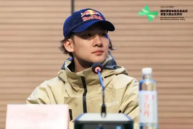 冰雪头条:2024—2025赛季国际雪联单板及自由式滑雪大跳台世界杯即将打响(图5)