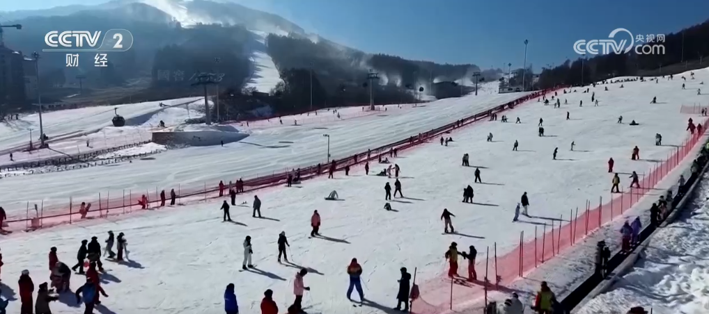 冰雪经济“多点开花”打造新业态“滑雪+”点燃民众冬日热情(图3)