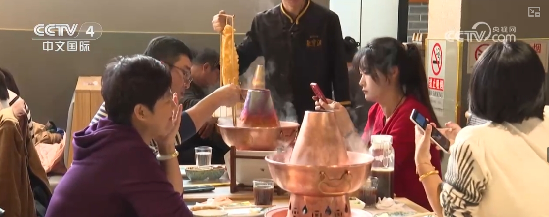 “滑雪+旅游”“滑雪+赛事”美食”……“冷冰雪”助燃“热经济”(图4)