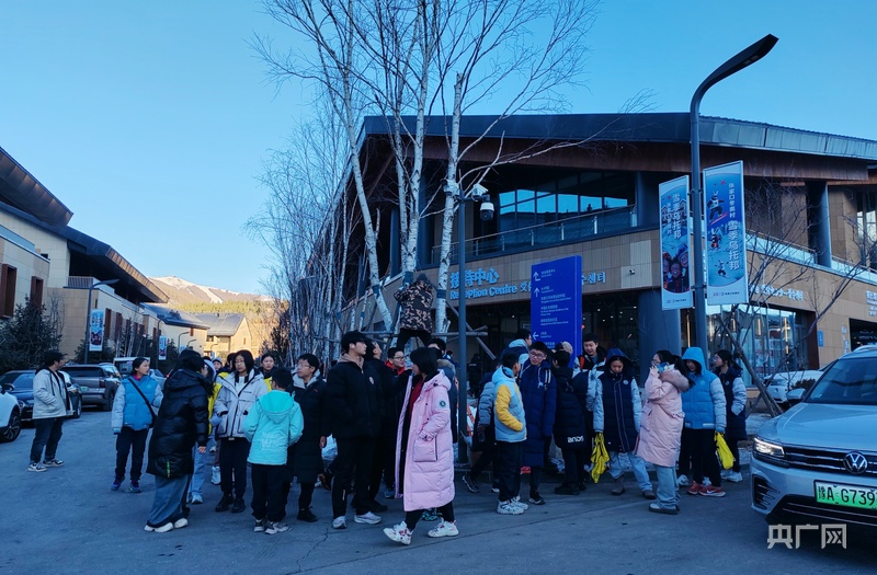 一百秒一冰城·冰雪春天|“冰雪+”热潮涌动张家口经济绽放新活力(图1)