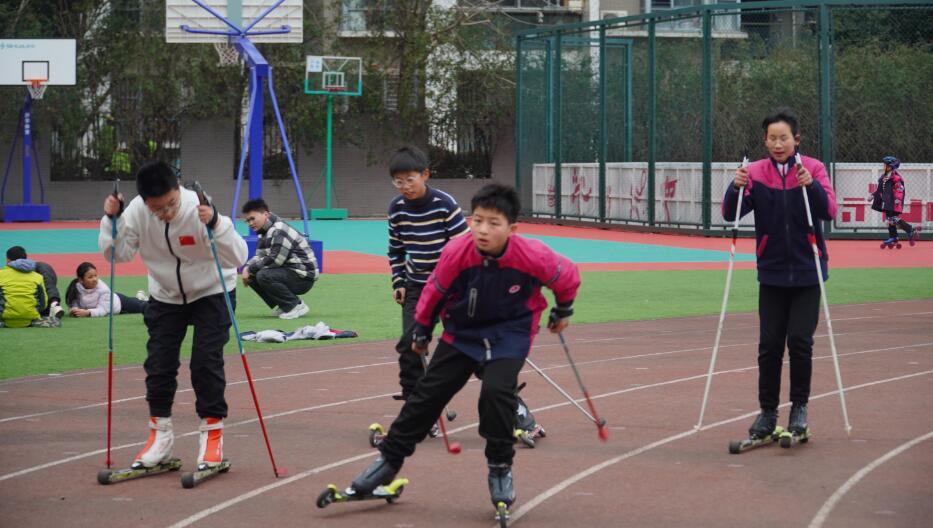 【加油干往前赶】旱地训练出全国冠军冰雪运动“热”进合肥校园(图1)