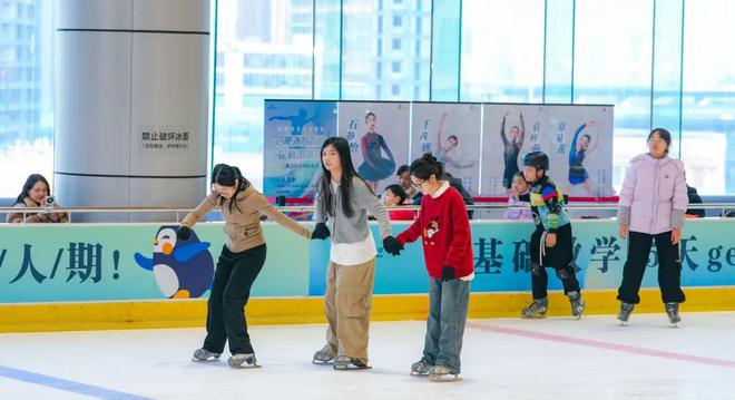新春走基层“冷资源”点燃“热引擎”蜀山区冰雪经济“热力”升腾(图1)