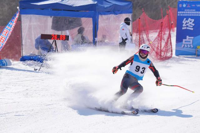 燃情雪道！全国62所高校的教师在江城“高山论剑”(图3)