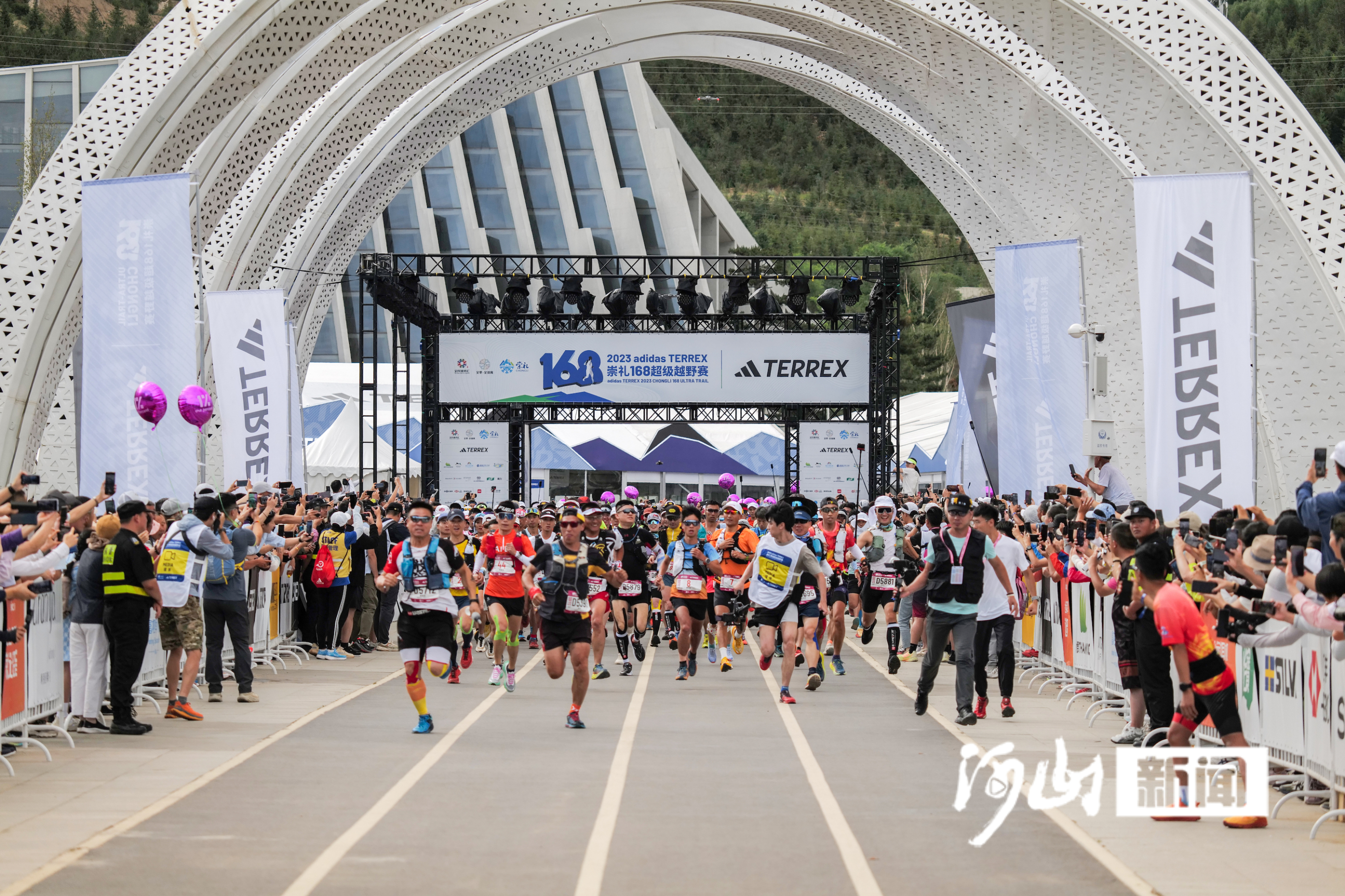 赛事+旅游+产业“三驾马车”齐发力张家口冰雪经济“加速跑”(图1)