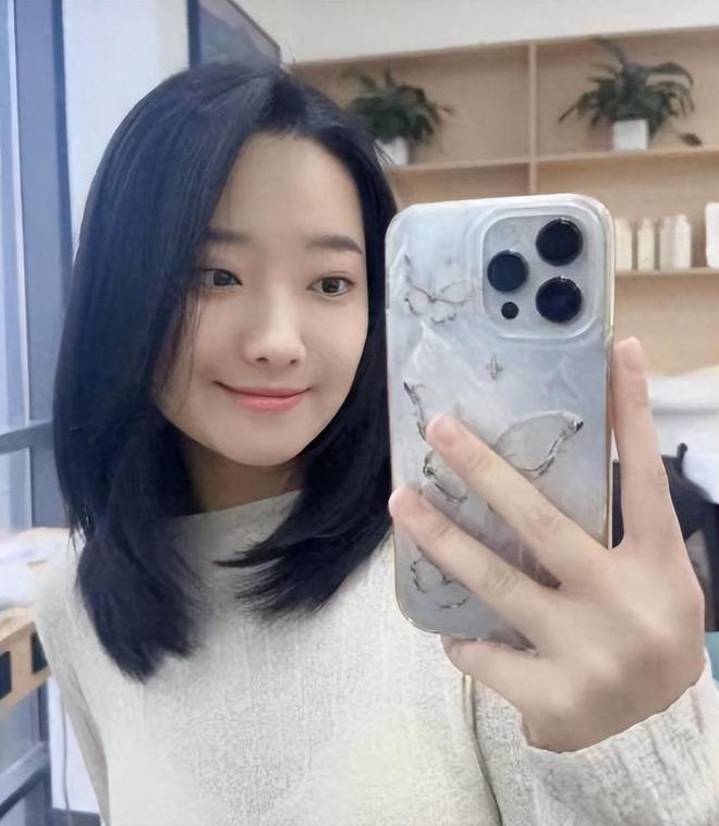 三亚女孩被蛇咬风波最近情况！蛇咬或被否定男友却被网友骂害人(图1)