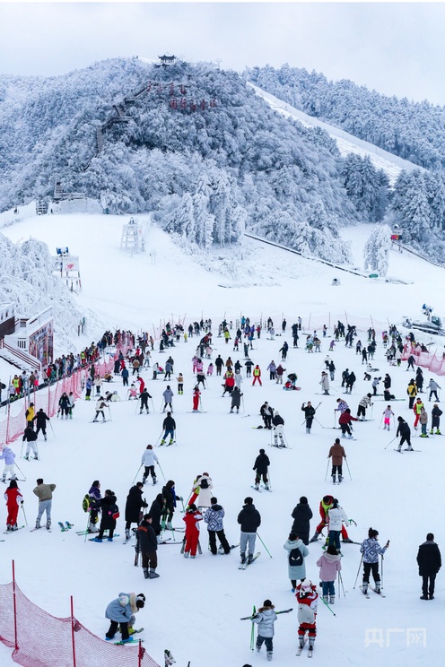 高质量发展看中国丨雪落北纬26度：解码南国冰雪城的破局与升华(图3)