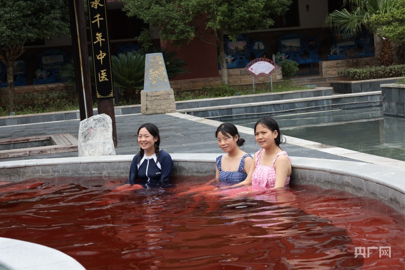 高质量发展看中国丨雪落北纬26度：解码南国冰雪城的破局与升华(图4)