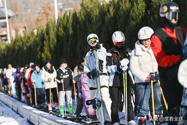 从早嗨到晚！潍坊滑雪场单日客流破千冬季遛娃新地标诞生(图12)