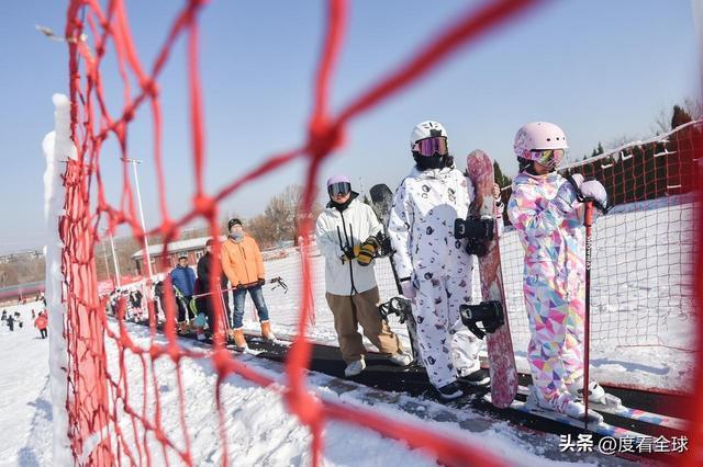 从早嗨到晚！潍坊滑雪场单日客流破千冬季遛娃新地标诞生(图6)