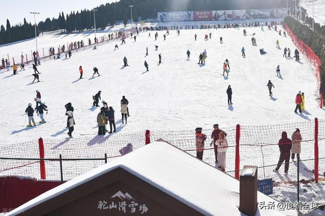 从早嗨到晚！潍坊滑雪场单日客流破千冬季遛娃新地标诞生(图4)