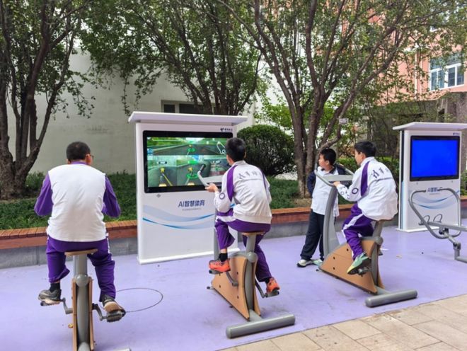 新华财经“单车”胜“赛车”室内能“划船”——“AI+体育”让运动更有趣(图2)