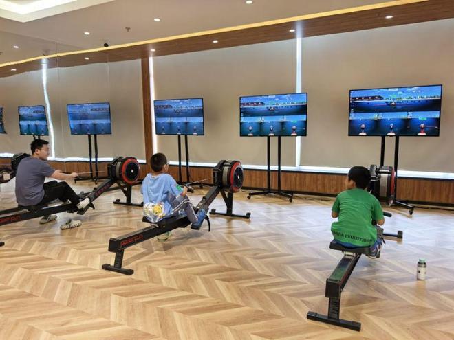 新华财经“单车”胜“赛车”室内能“划船”——“AI+体育”让运动更有趣(图4)