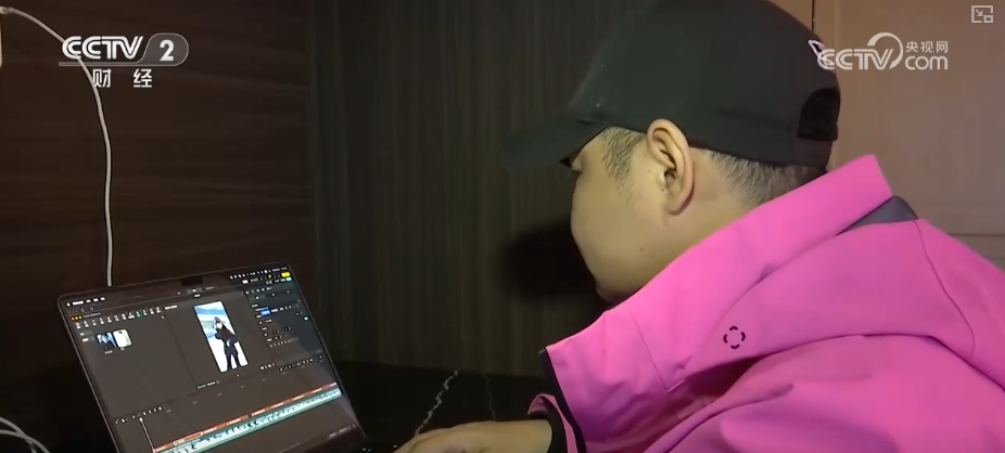 “摄影师加鸡腿”!走近“大神”看滑雪摄影师火爆出圈背后……(图9)