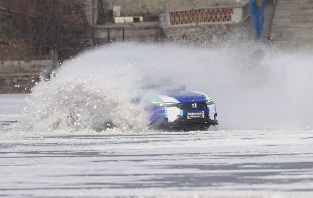 镜观·回响｜让冰天雪地成为金山银山(图1)