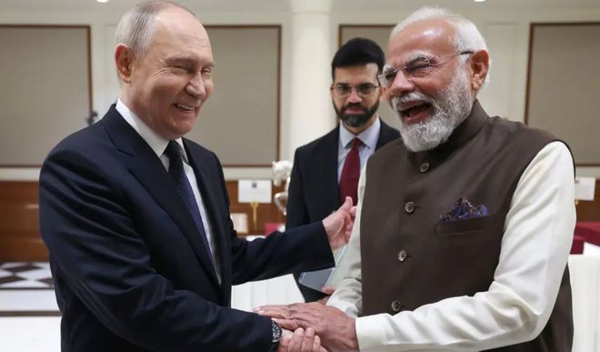 俄乌冲突后普京首访印度:莫迪亲自到机场迎接私人晚宴持续3小时将谈石油武器和驻军(图4)
