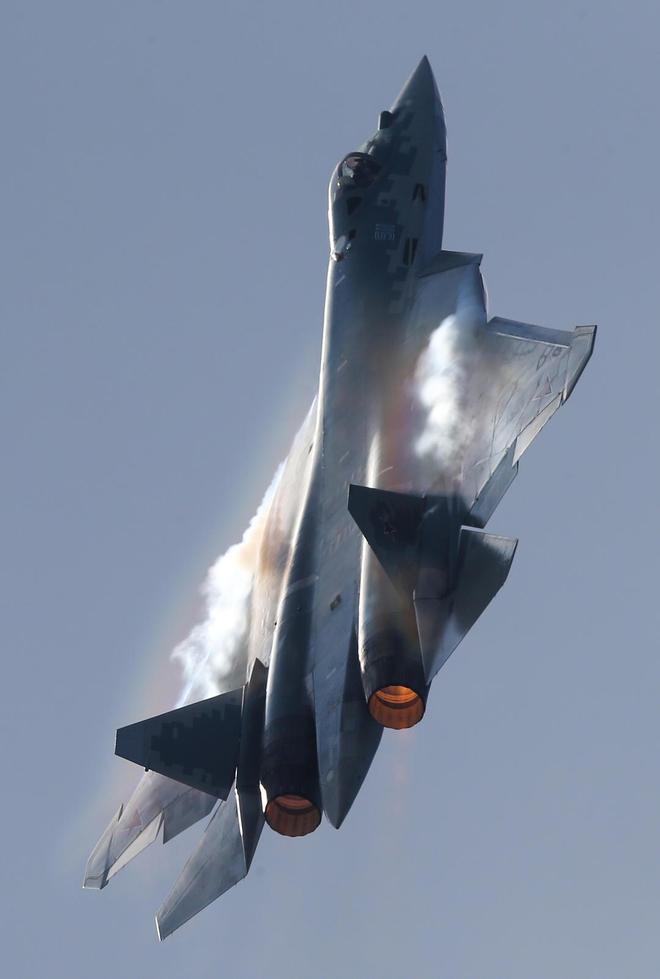 俄乌冲突后普京首访印度:莫迪亲自到机场迎接私人晚宴持续3小时将谈石油武器和驻军(图3)