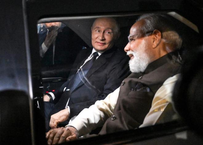 俄乌冲突后普京首访印度:莫迪亲自到机场迎接私人晚宴持续3小时将谈石油武器和驻军(图2)