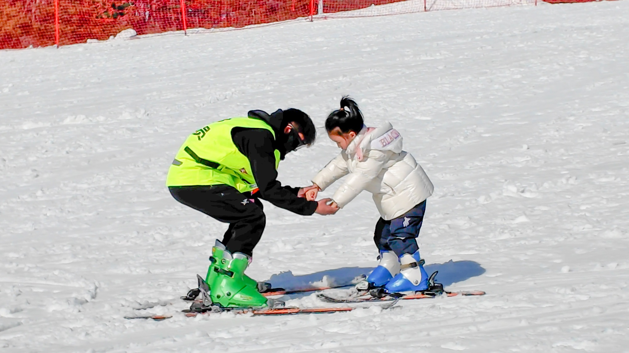 冰雪春天丨冬奥风“吹热”南方雪场掀起冰雪运动热潮(图3)