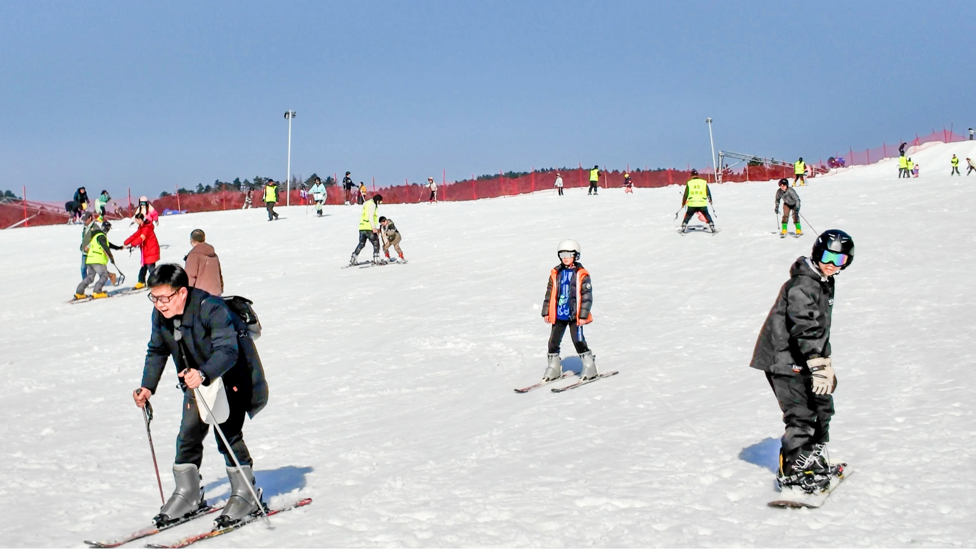 冰雪春天丨冬奥风“吹热”南方雪场掀起冰雪运动热潮(图4)