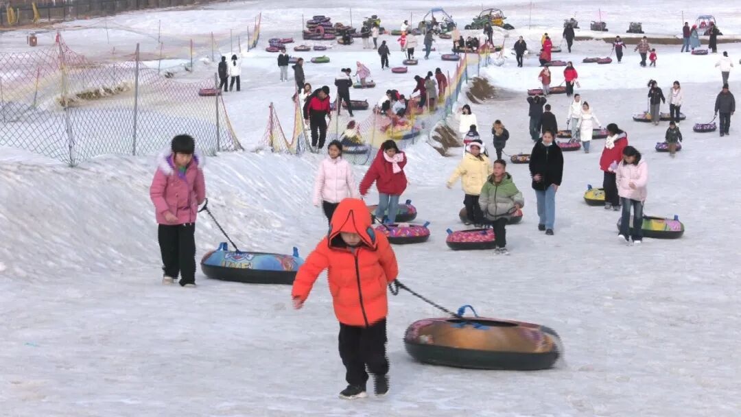 阿克苏市:春节假期冰雪游热度攀升(图1)