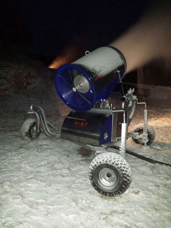 进口造雪机报价高温造雪机厂家(图1)