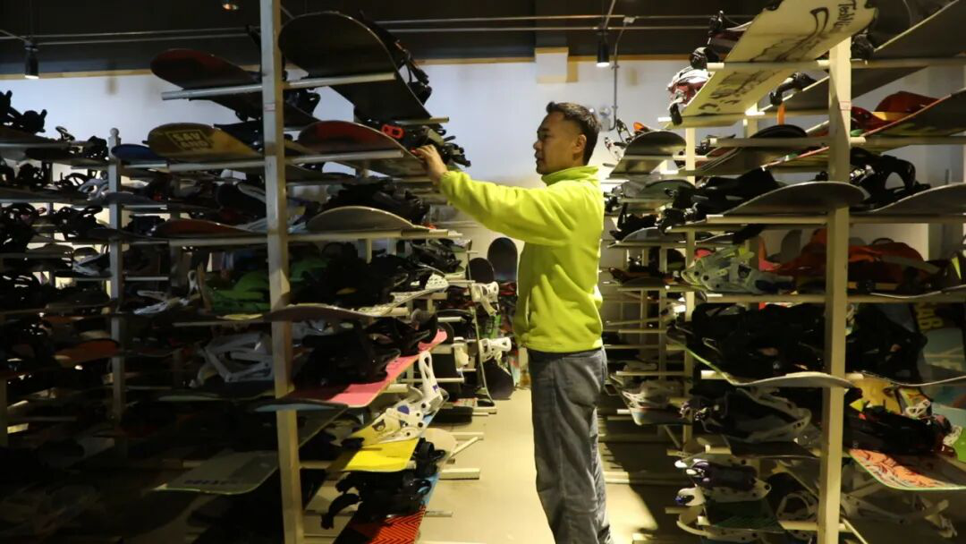 额敏县也迷里滑雪场全力造雪备战开板(图2)