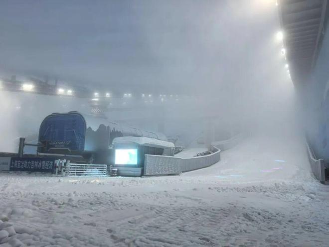 净月长春冰雪第一站丨打破季节限制赋能冰雪经济——长春万达滑雪场12月25日开板迎客(图1)